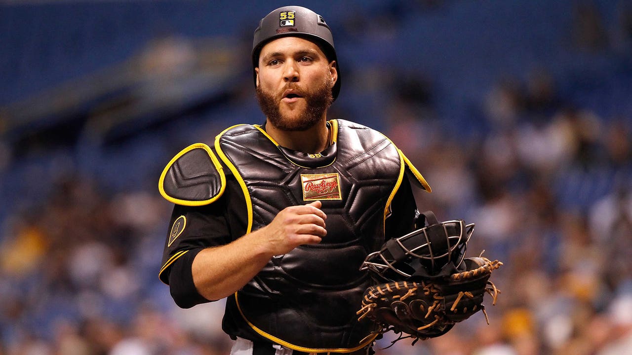 Blue Jays make statement by signing veteran catcher Martin